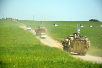 Konwój amerykański przy granicy turecko-syryjskiej
