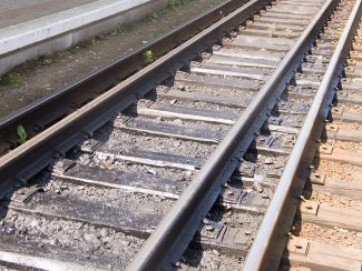 Dual-gauge rail tracks