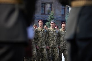 Zdjęcie przedstawia paradę ukraińskich żołnierzy w 2021 roku 