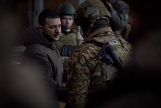 Photo shows President Zelensky with soldiers