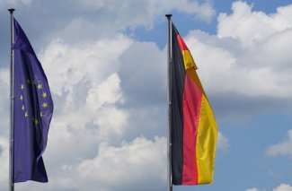 Flaga Niemiec i flaga UE