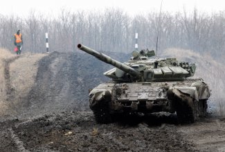 Russian pressure on Ukraine: military and political dimensions