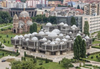 Negocjacje Serbii z Kosowem – gra na czas pod presją Zachodu 